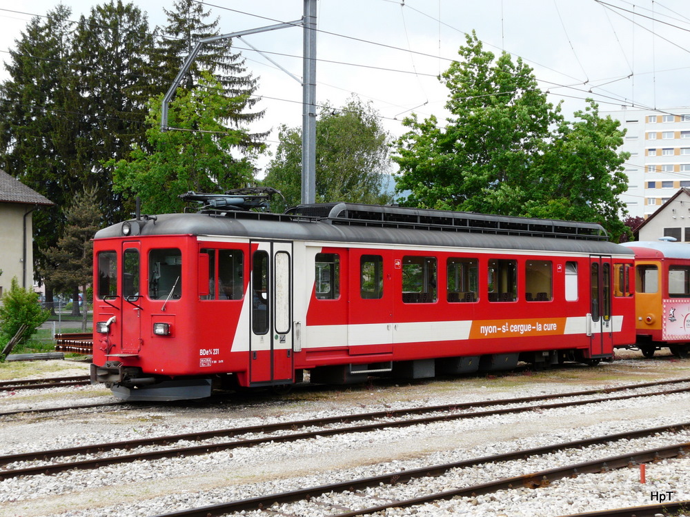 NStCM - Triebwagen BDe 4/4 231 (ex CJ BDe 4/4)im Depotareal von Nyon am 19.05.2010