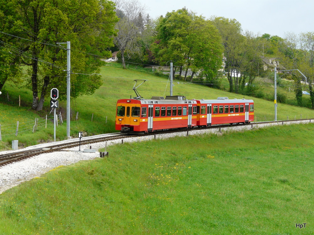 NStCM - Triebwagen Be 4/4 204 zusammen mit den Steuerwagen Bt 301 in Le Muids am 19.05.2010