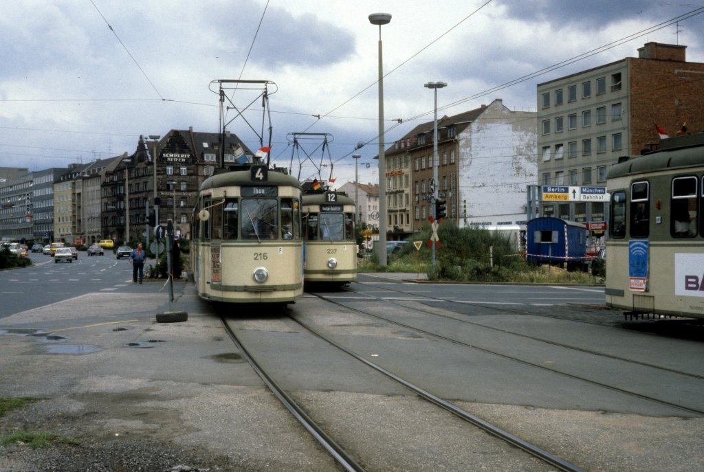 Nrnberg VAG SL 4 (Tw 216) / SL 12 (Tw 237) Am Plrrer am 23. Juni 1980.