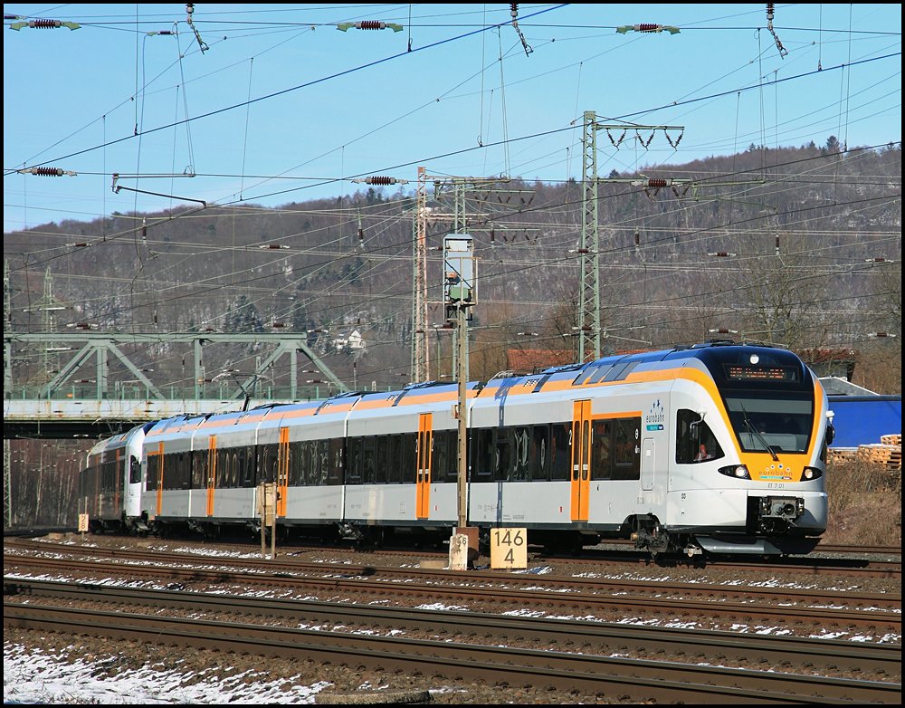 Nun drfen sie fahren...hat ja lang genug gedauert... ET7.01 und ein RRX ET7 sind als ERB92350 (RE13  Maas-Wupper-Express ) von Hamm(Westf) nach Mnchengladbach Hbf unterwegs. (07.03.2010)