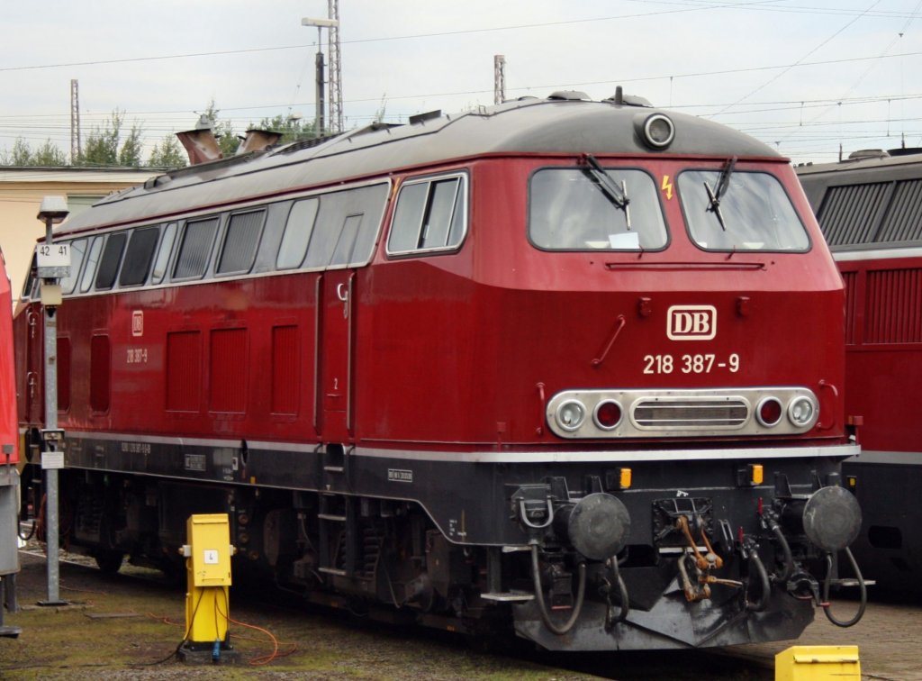 Nun folgen Bilder aus Osnabr�ck: 125 Jahre Bw Osnabr�ck. Aufnahmedatum war der 19.09.10. Hier zu sehen die BR 218 387-9