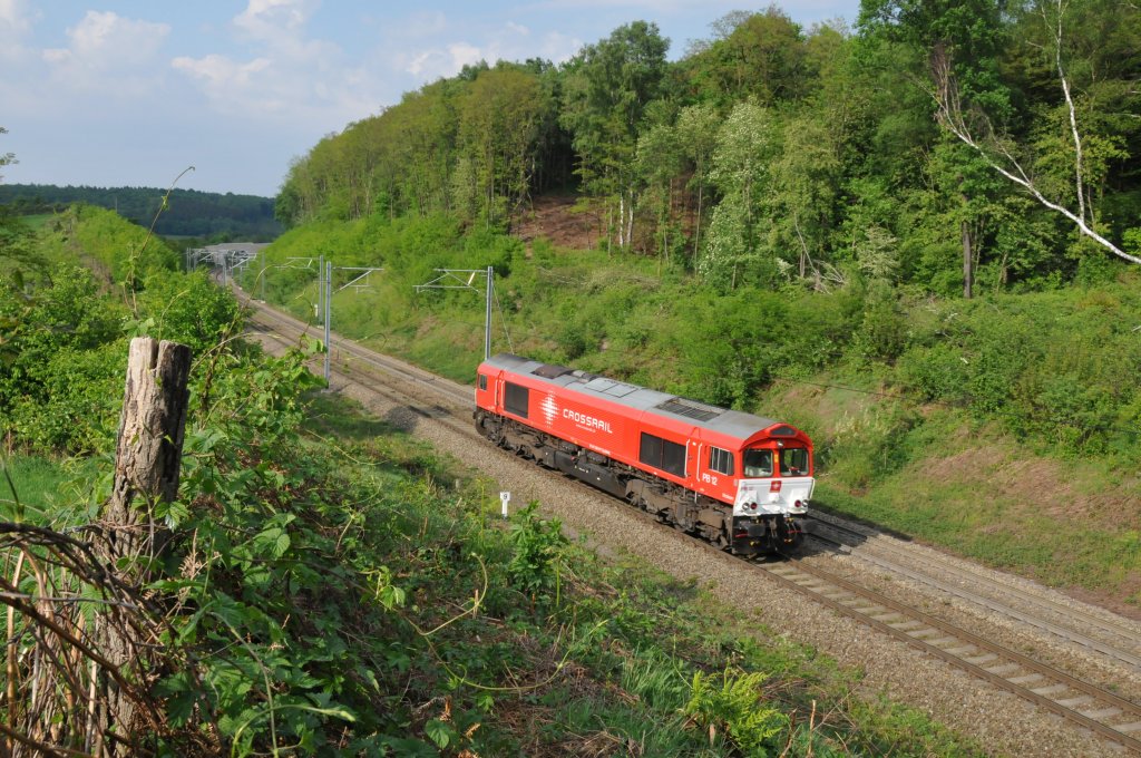 Nur eine halbe Stunde spter, nachdem sie einen Containerzug nach Aachen-West gebracht hatte, kam die rote PB12 von Crossrail wieder bei mir vorbei, diesmal solo zurck in Richtung Montzen. Aufgenommen am 30/04/2011.
