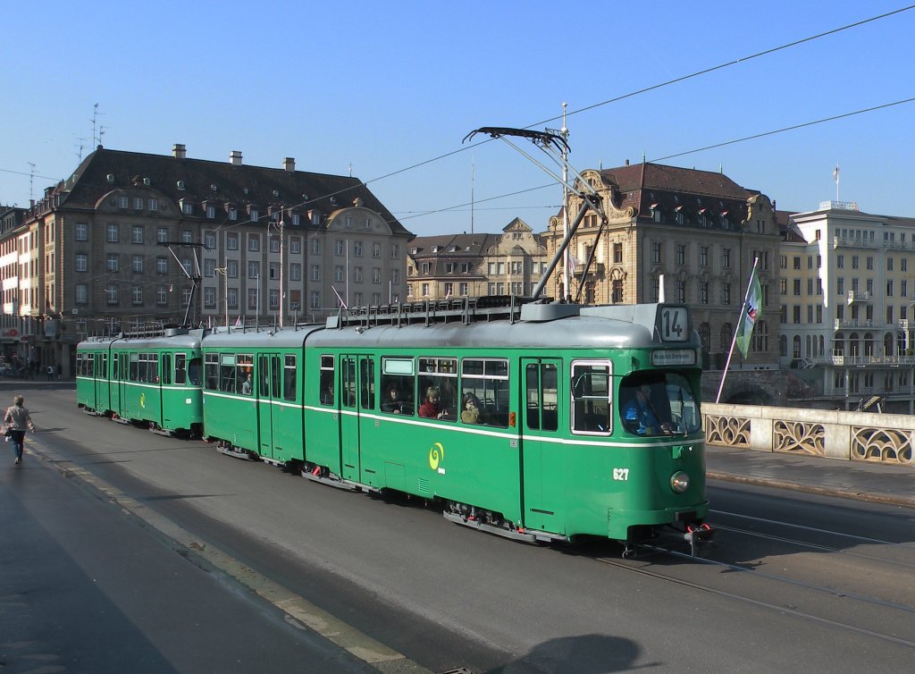 Nur noch selten im Einsatz sind die Dwag. Hier stehen die Dwag 627 und 628 auf der Linie 1/14 im Einsatz. Die Aufnahme stammt vom 04.03.2013.