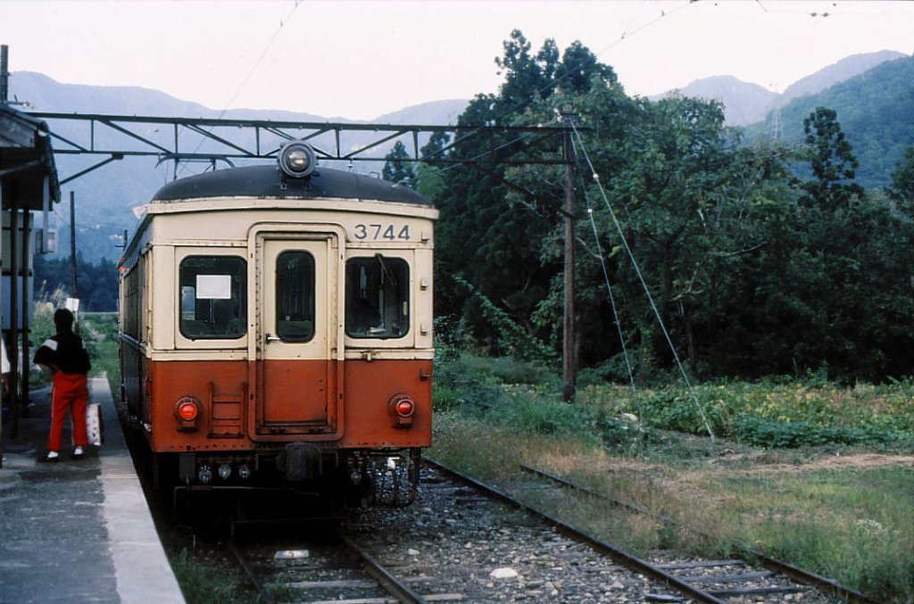Nur noch wenige Tage bis zum Abbau der Strecke und zum Ende der Fahrten von 3744. Hakusanshita, 30.September 1984. 