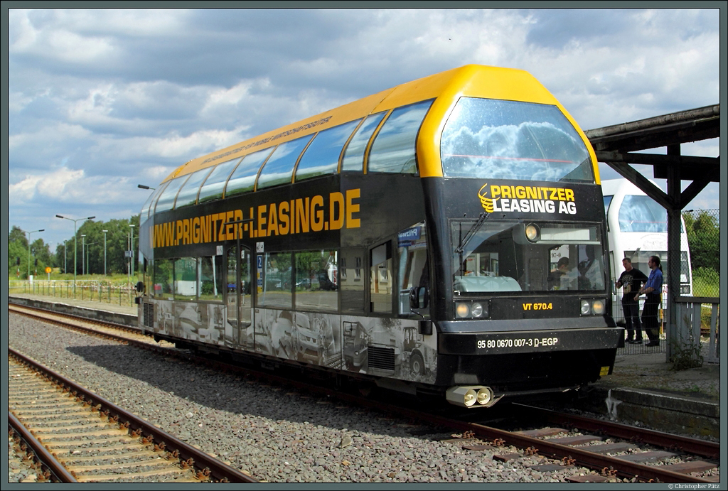Nur noch zwei Zugpaare verkehren tglich auf der Strecke zwischen Pritzwalk und Kyritz. Am 01.08.2013 steht VT 670.4 der EGP als Zug 79303 nach Neustadt (Dosse) ber Kyritz in Pritzwalk bereit.
