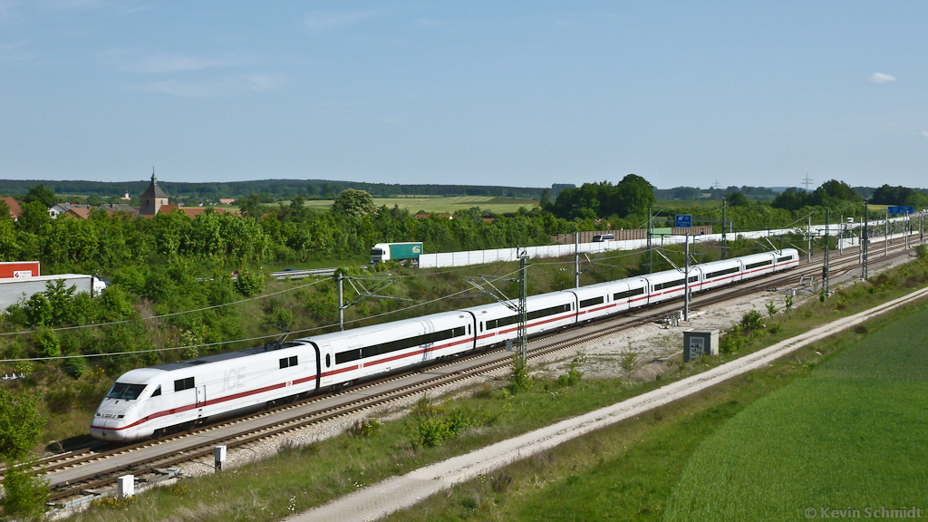 Nur wenige ICE 2 befahren die SFS Nürnberg - Ingolstadt - einer davon ist hier als ICE 1084 auf seiner Fahrt von München nach Hamburg in Allersberg zu sehen. (19.05.2012)