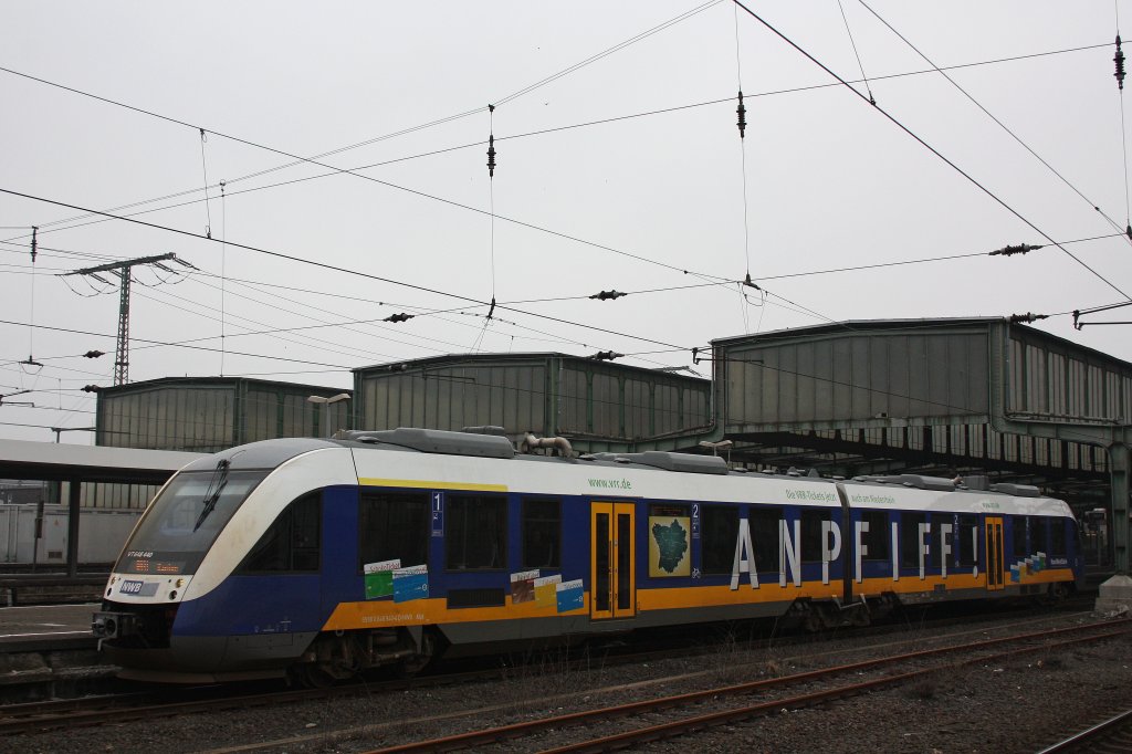 NWB VT 571 bzw. VT 648 440  ANPFIFF  am 17.3.12 bei der Abfahrt in Duisburg Hbf.