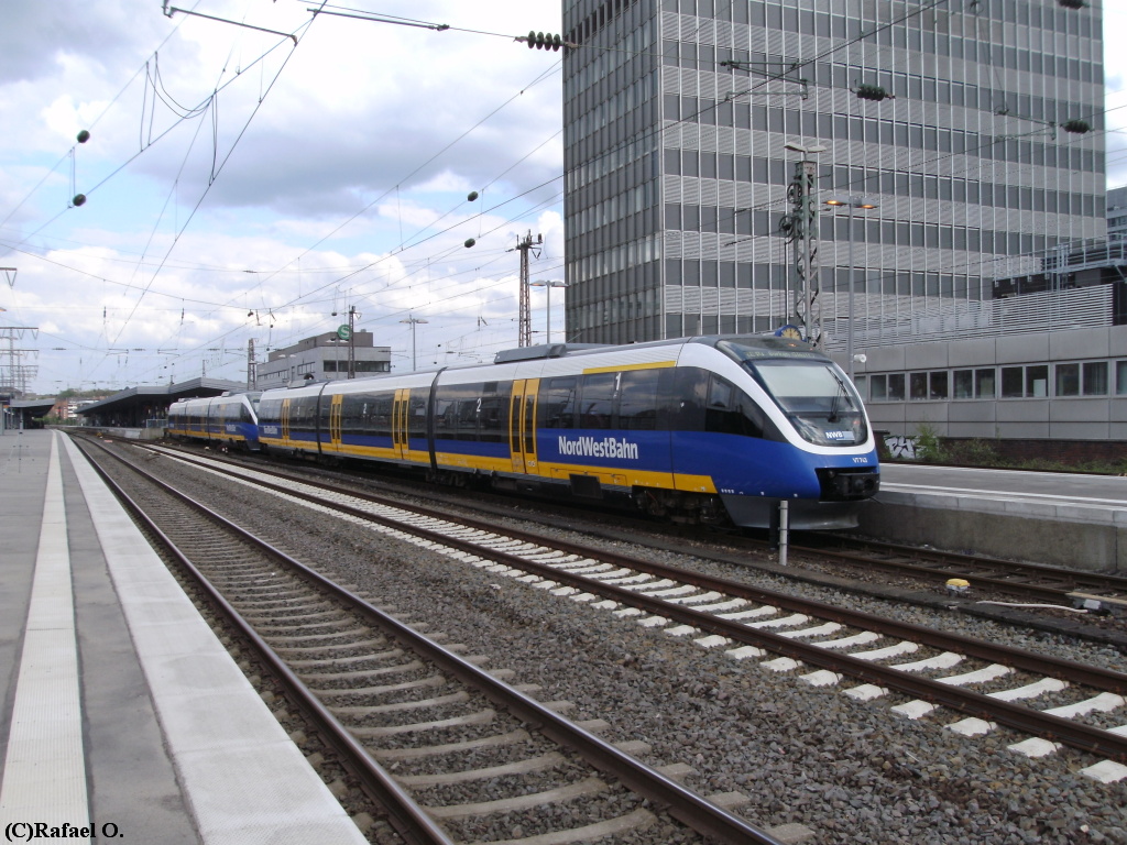 NWB VT743 und VT739 in Essen Hbf als RE14 am 1.5.2010