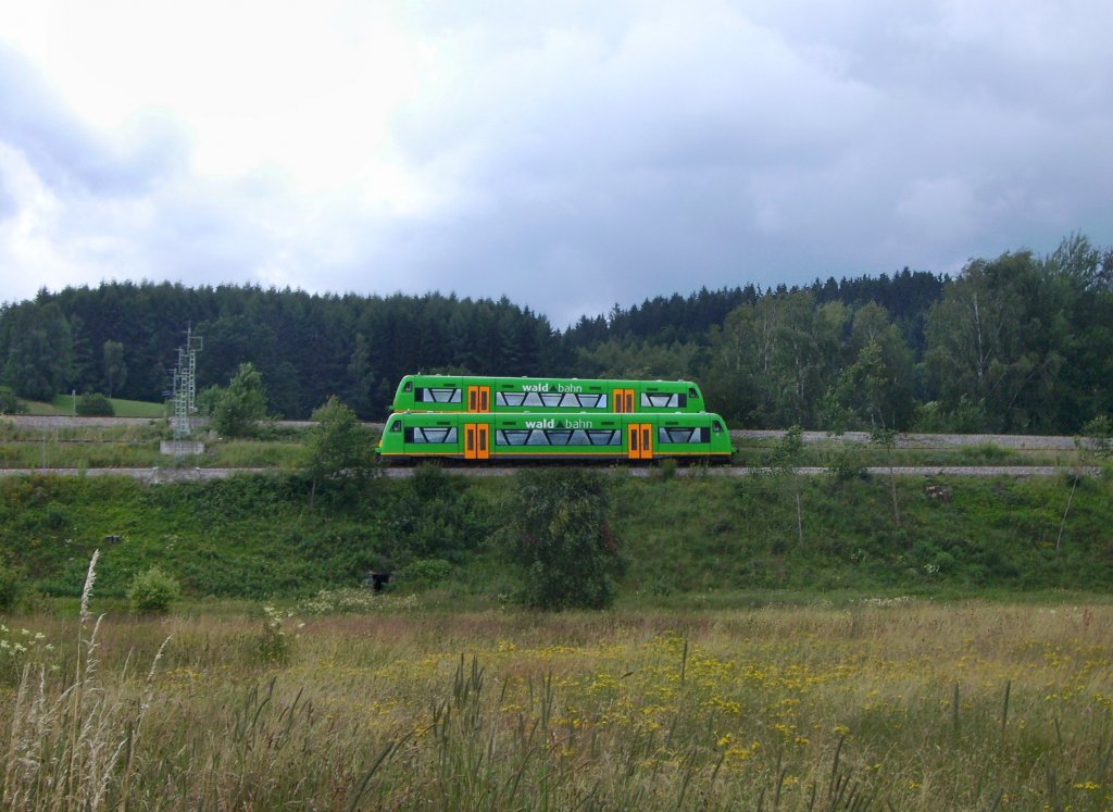 Oben 650 661 (VT 26) nach Bodenmais und 650 659 (VT 24) unten nach Grafenau am 12.07.2007 bei Zwiesel.