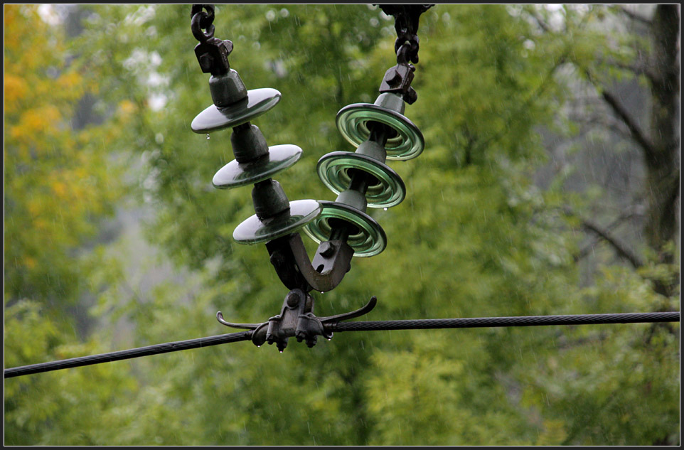Oberleitungs-Detail-Impression bei Regenwetter an der Geislinger Steige. 25.09.2010 (Matthias)