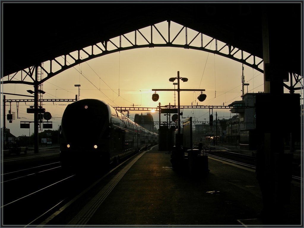 Obwohl sich neuerdings hin und wieder Ae 4/7 und RAe TEE in Lausanne zeigen, musste zu diesem Abendstimmungsbild ein RABe 511 herhalten...
Lausanne, den 30 April 2013
