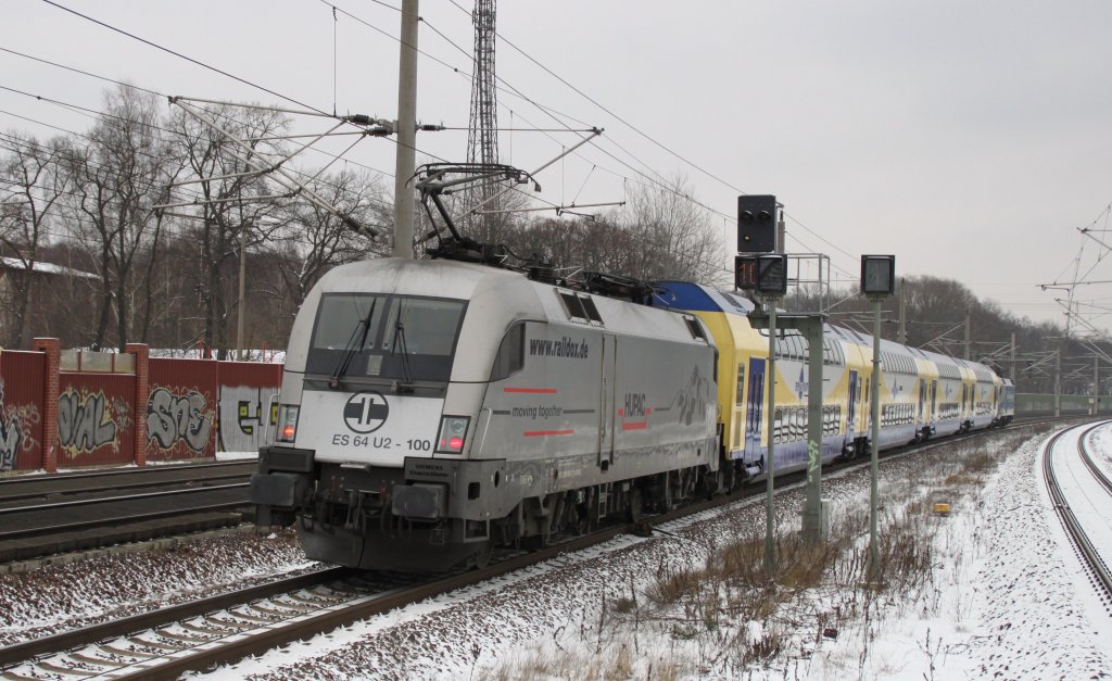 ODEG Ersatzpark mit ES 64 U2-100 HUPAC,Metronom Dostos und 182 912-6 MWB als RE 4 nach Ludwigsfelde am 23.01.2013 in Rathenow