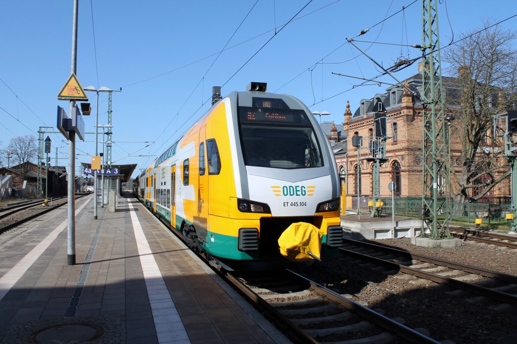 ODEG ET 445.104 (445 104-3) als RE 2 (RE 37378) von Wismar nach Cottbus in Schwerin Hbf am 20.04.2013