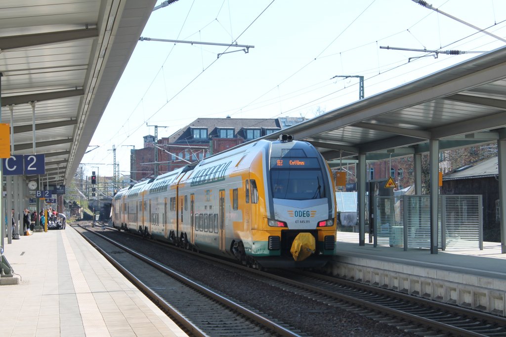 ODEG ET 445.111 (445 111-8) als RE 2 (RE 37378) von Wismar nach Cottbus in Schwerin Hbf am 28.04.2013