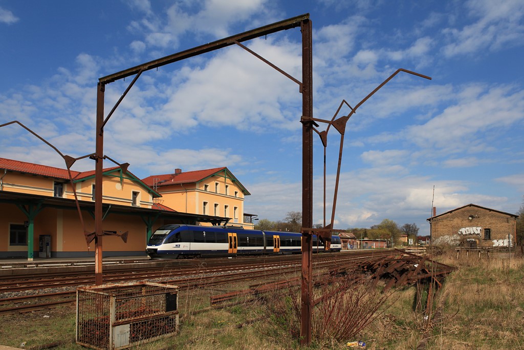Oderlandbahn Vt 738 im Bahnhof Strausberg, 22.04.2012.