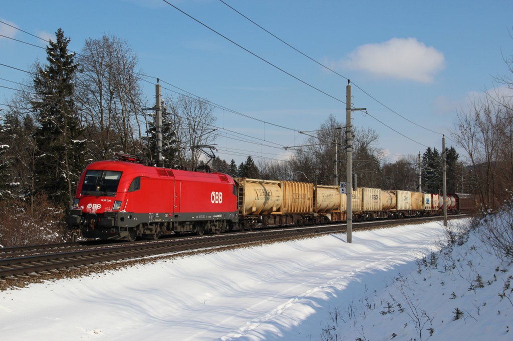 BB 1016 030 zieht am 10.02.13 den DG 54597 (Linz Vbf-Ost Reihungsgruppe - Villach Gvbf-EInfahrgruppe) in Richtung Salzburg. Aufgenommen bei Hallwang.