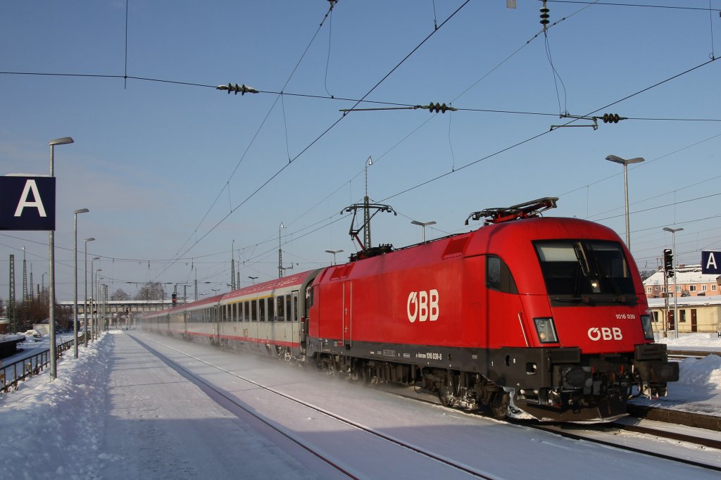 BB 1016 039 mit dem EC 111 (Mnchen Hbf - Klagenfurt Hbf) bei der Einfahrt in Freilassing mit ca. 20 min Versptung am 12.12.2012