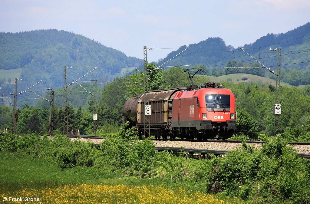 BB 1016 047-1 mit  superschwerer  Gterlast Richtung Kufstein, KBS 950 Mnchen - Kufstein, fotografiert bei Fischbach am 14.05.2012