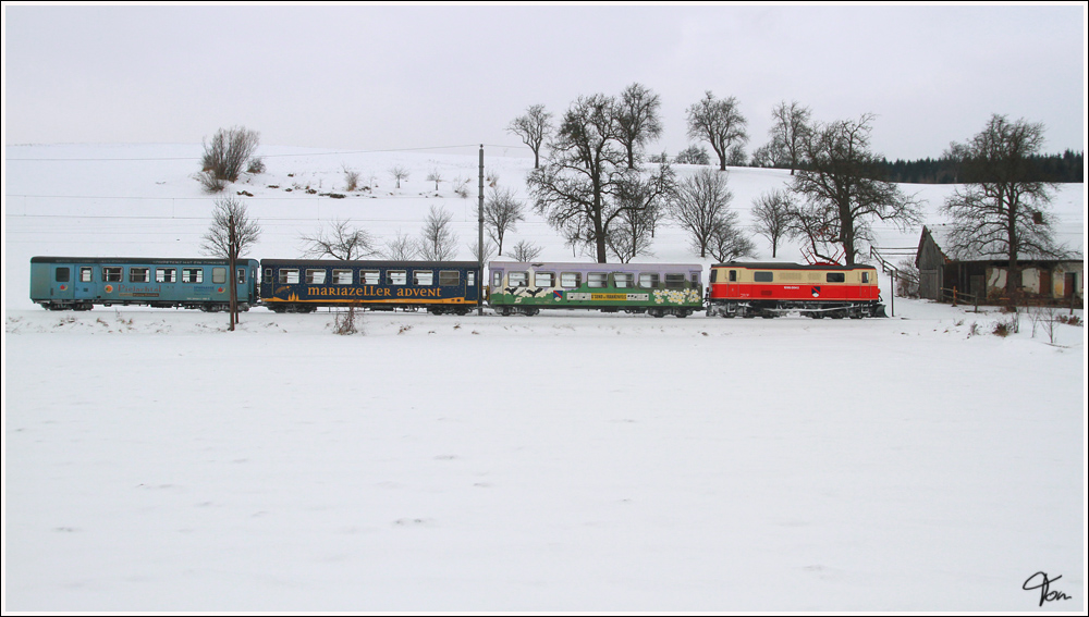 BB 1099 004 fhrt auf der Mariazellerbahn, mit R 6804 von Mariazell nach St.Plten. 
Kammerhof 31.1.2010