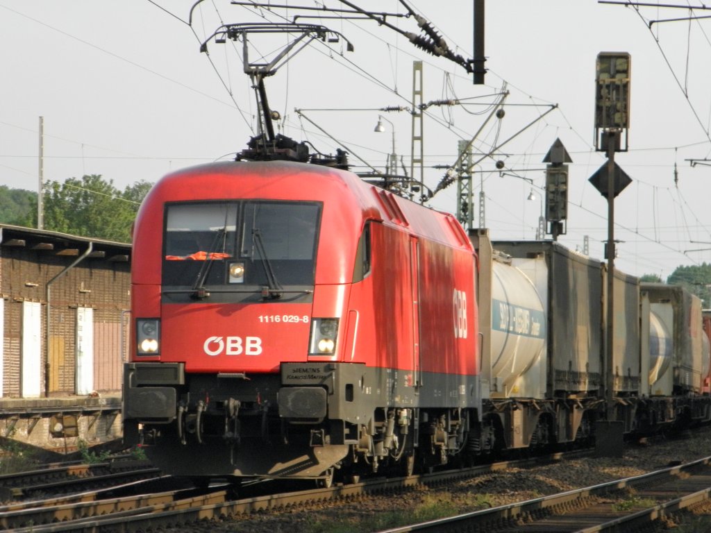 BB 1116 029-8 mit dem Wenzel in Beuel am 28.4.2011