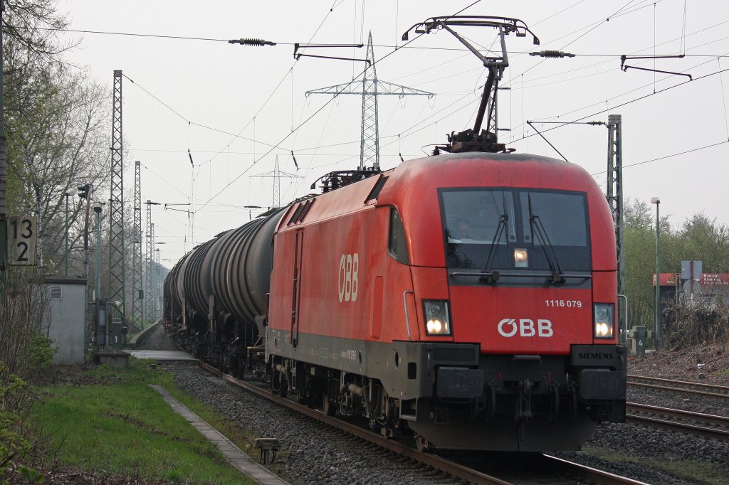 BB 1116 079 mit dem 47958 von Stadlau nach Duisburg Ruhort Hafen am Morgen des 4.4.12 bei der Durchfahrt durch Ratingen-Lintorf.