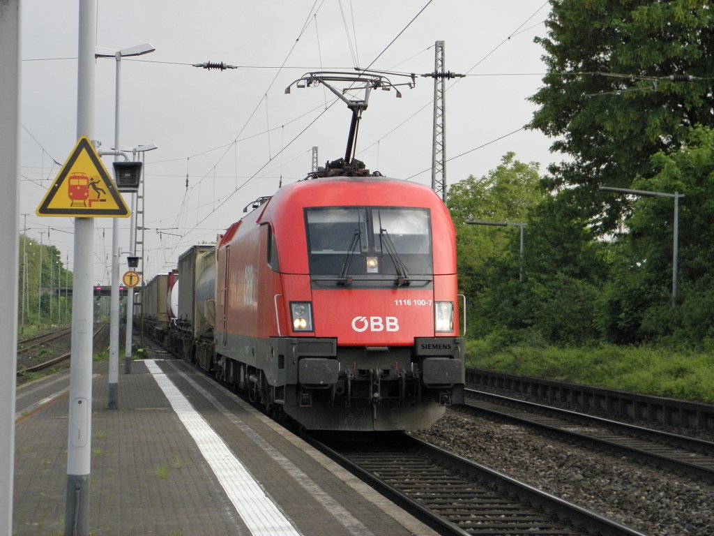 BB 1116 100-7 mit dem Wenzel durch Beuel am 28.4.2011