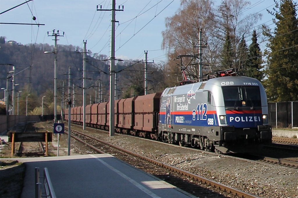 BB 1116 250 mit Erzzug am 26.03.2012 in Salzburg-Aigen Richtung Bischofshofen