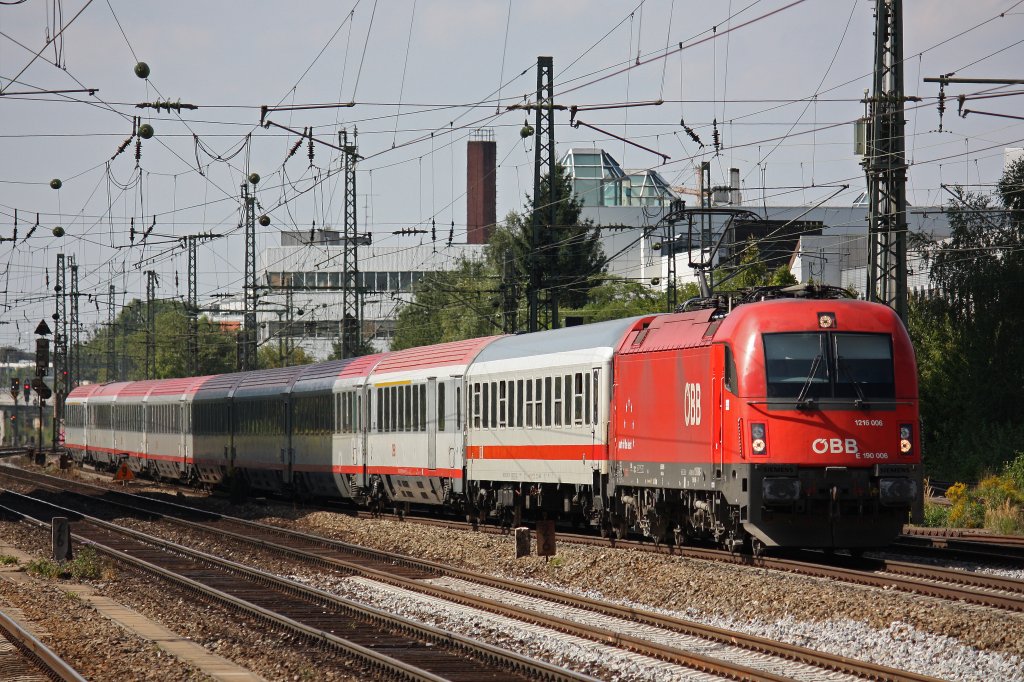 BB 1216 006 am 17.8.12 mit einem EC in Mnchen-Heimeranplatz.