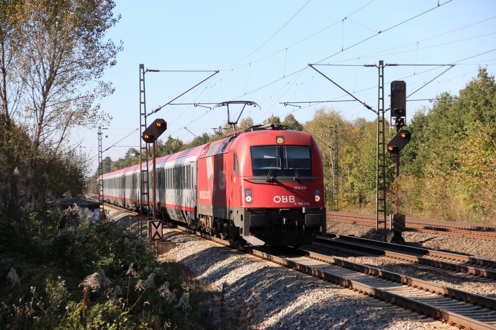 �BB 1216 016 mit einem Italia-EC aufgenommen kurz vor Vaterstetten bei M�nchen am 16.10.11