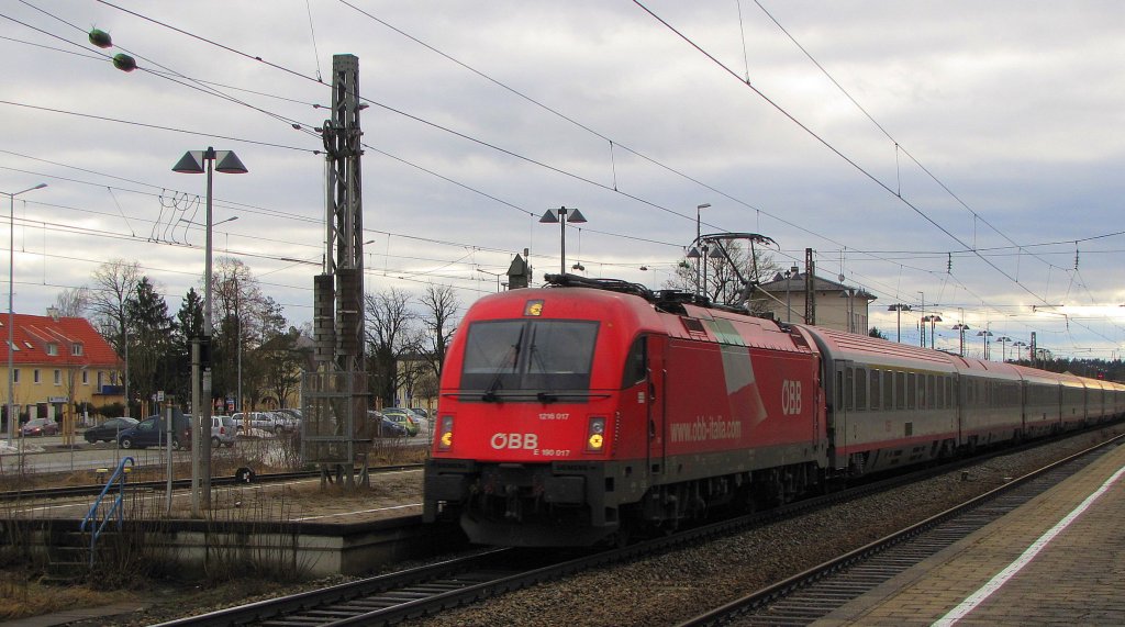 BB 1216 017 mit dem EC 82 von Bozen/Bolzano nach Mnchen Hbf, in Grafing Bahnhof; 15.01.2011