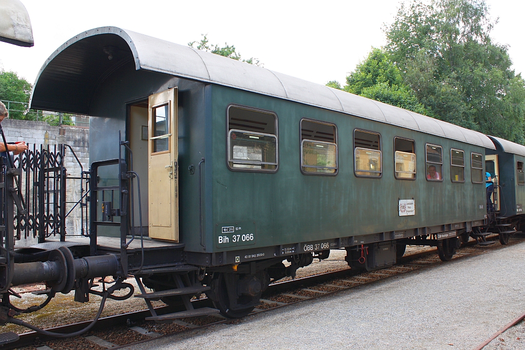 BB 40 81 9432 600-0, angeschrieben als Bih 37 066 eingereiht im SREX 16013  Reblaus-Express  am 31.Juli 2010 im Bf. Drosendorf.