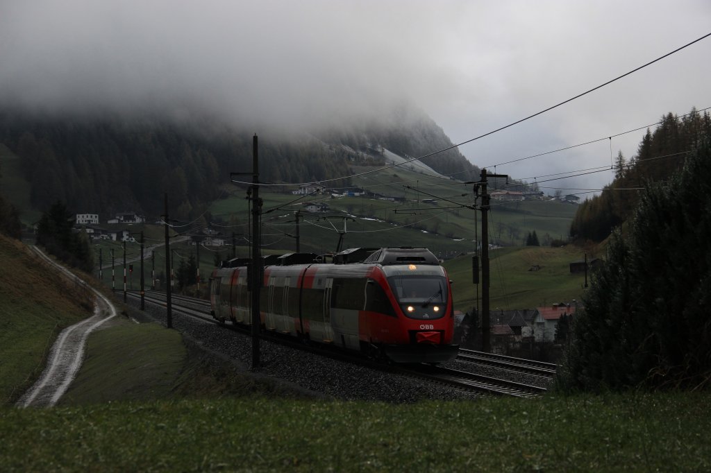 BB 4024 091-3 fhrt am 02.11.12 als S-Bahn von Brennero/Brenner nach Innsbruck Hbf.
Hier aufgenommen bei bestem Fotowetter in St.Jodok.