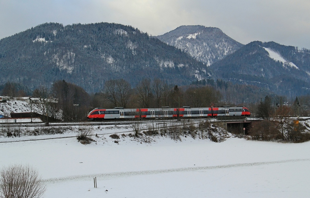 BB 4024 (Talent) als Regionalzug unterwegs nach Rosenheim. Kiefersfelden. 14.01.2012.