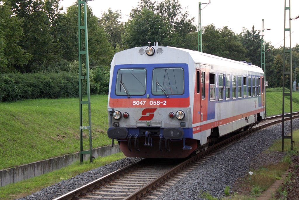 OeBB 5047 058-2 am 13.August 2010 bei der Einfahrt in den Bf. Sopron.