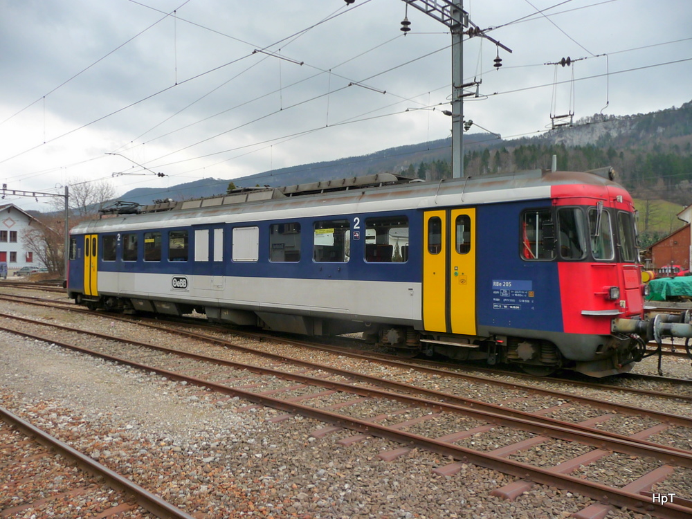 OeBB - Abgestellter Triebwagen RBe 4/4 205 im Bahnhof Balsthal am 18.03.2012 .. Foto wurde vom Perron aus gemacht ..