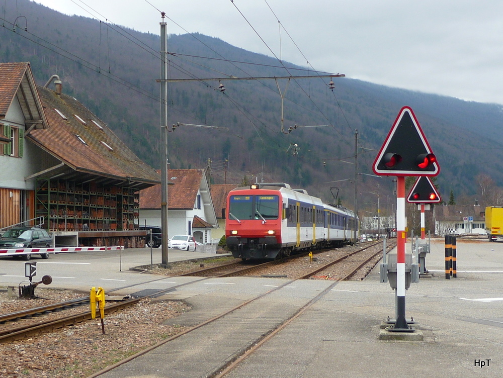 OeBB - Einfahrender Regio in den Bahnhof von Balsthal am 18.03.2012
