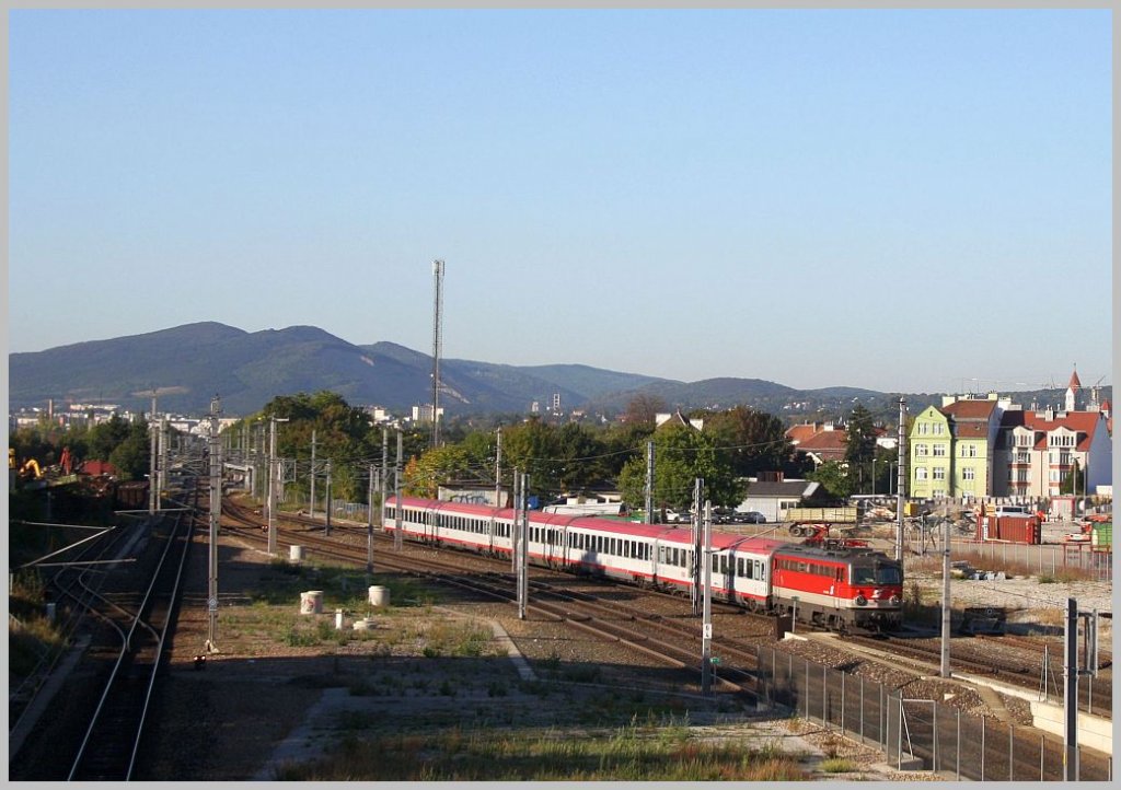 BB IC 552 (Graz Hbf-Wien Meidling) am 03.10.11 kurz vor dem Zugendbahnhof in Wien/Hetzendorf.