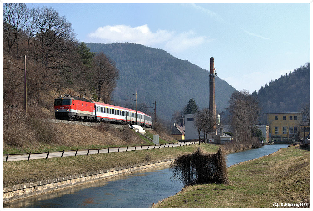 BB IC 559 von Wien Meidling nach Graz bei Schlglmhl, 23.3.2011