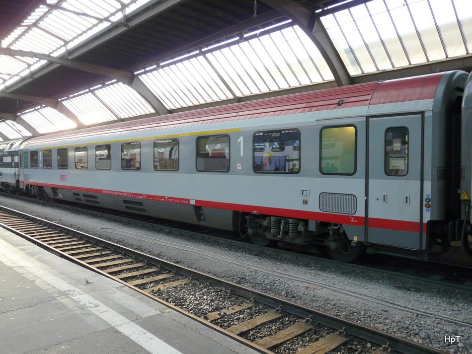 BB - Personenwagen 1 Kl. Amz 73 81 19-91 544-0 im Hauptbahnhof Zrich am 04.10.2009