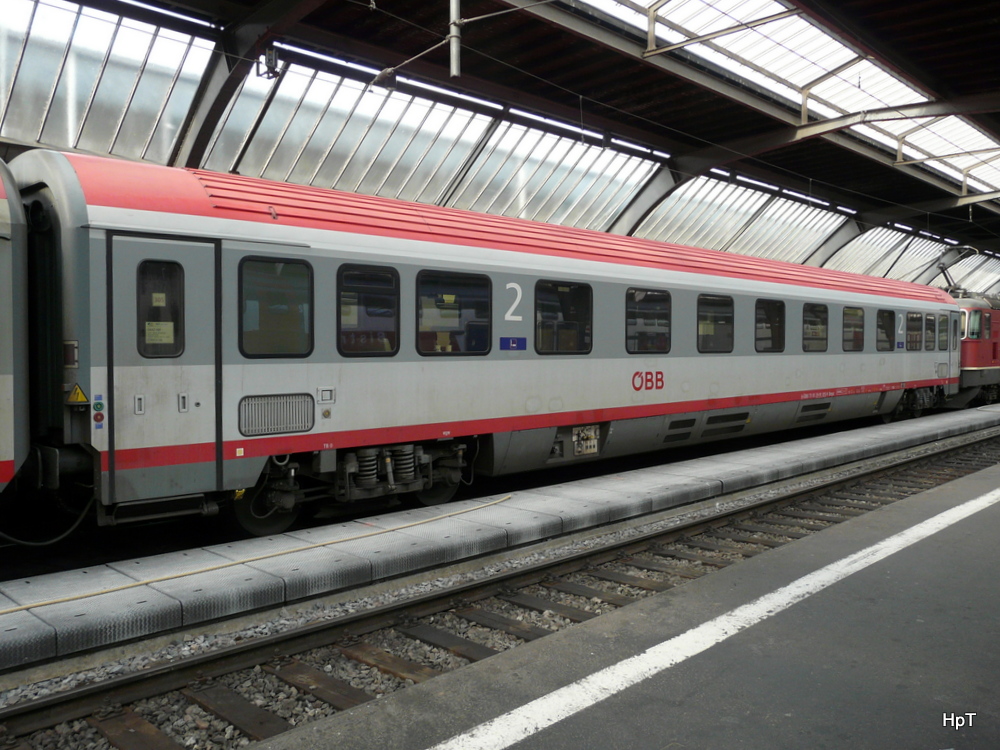 BB - Personenwagen vom Typ Bmpz 73 81 29-91 015-9 im HB Zrich am 04.08.2013