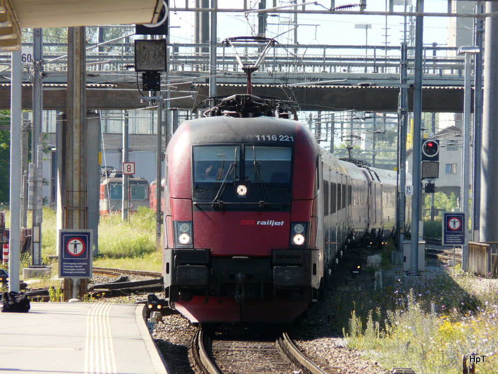 BB railjet - Lok 1116 221 bei der einfahrt im Bahnhof von Buchs/SG am 23.05.2011