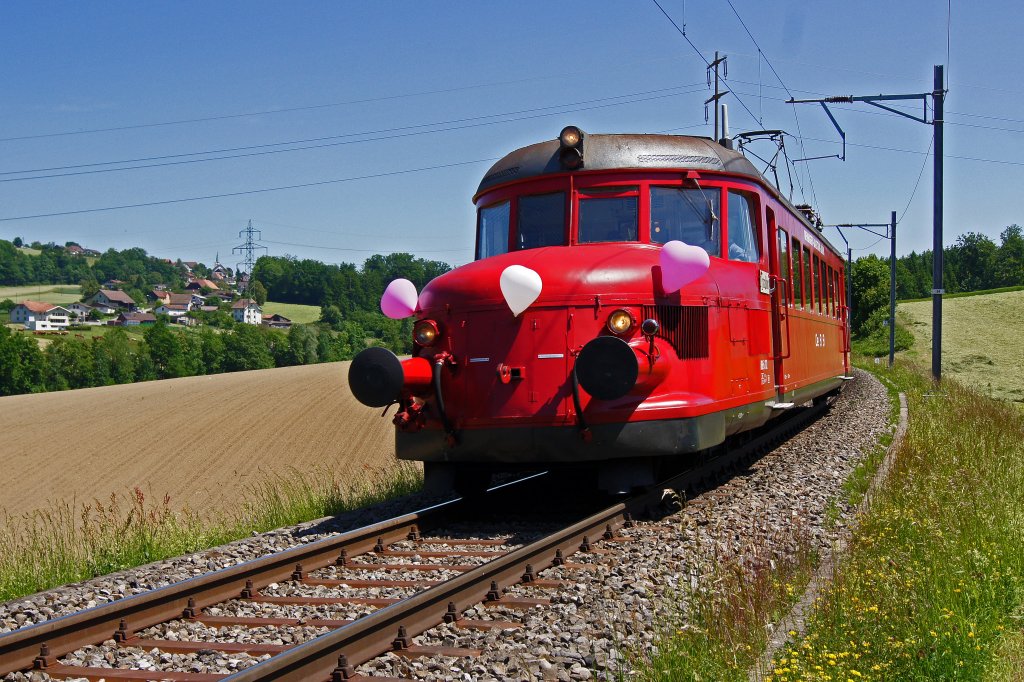 OeBB: RBe 2/4 202 (1938) auf Sonderfahrt bei Walterswil am 26. Mai 2012.        Foto: Walter Ruetsch