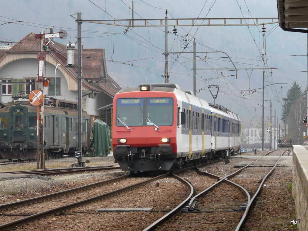 OeBB - Regio von oensingen bei der einfahrt in den Bahnhof von Balsthal am 12.03.2011
