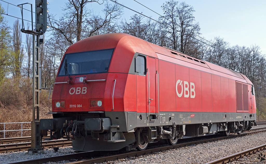 BB/RCA 2016 084 Hercules fhrt als Lokzug durch Pragersko Richtung Norden. / 28.3.2012