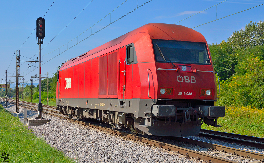 BB/RCA 2016 085 Herkules fhrt als Lokzug durch Maribor-Tabor Richtung Norden. /18.8.2012