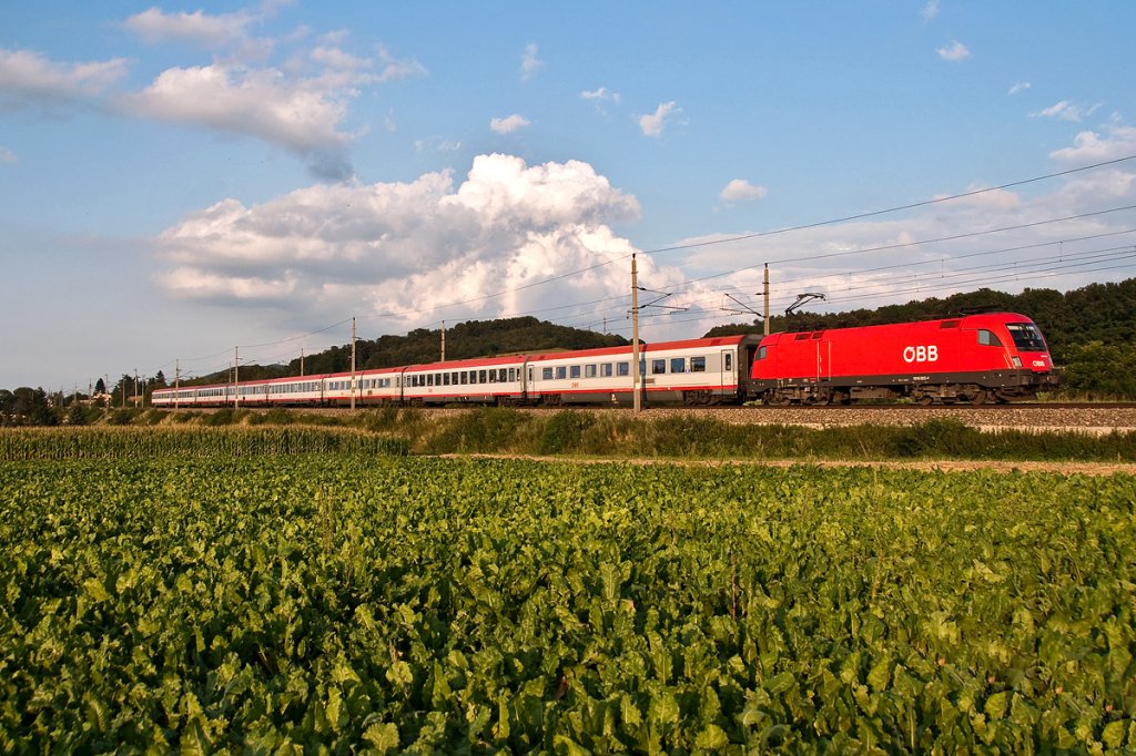 OEC 764 ist von Wien Westbf. nach Innsbruck unterwegs. Neulengbach, am 27.07.2011.