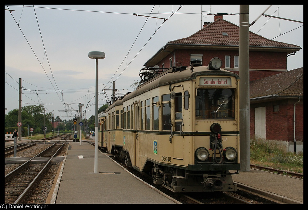 OEG 47/48 kam am 23. Juli 2010 auch mal aus der Halle. OEG Bf Edingen, man sieht an den Ausfahrsignalen schon die ersten vorarbeiten zur Bahnhofsanierung.