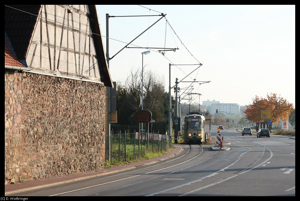 OEG 71 am Ortseingang von Gro�sachsen, 01. November 2010.