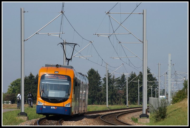 OEG 762 ist bei Edingen am 7.9.2009 unterwegs.