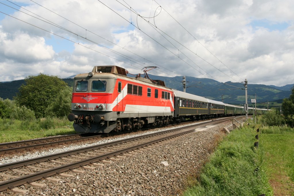 GEG 1110.522 wird mit dem  Airpower  Sonderzug von Wien Meidling nach Zeltweg bald ihr Ziel erreichen. Knittelfeld 02.07.2011